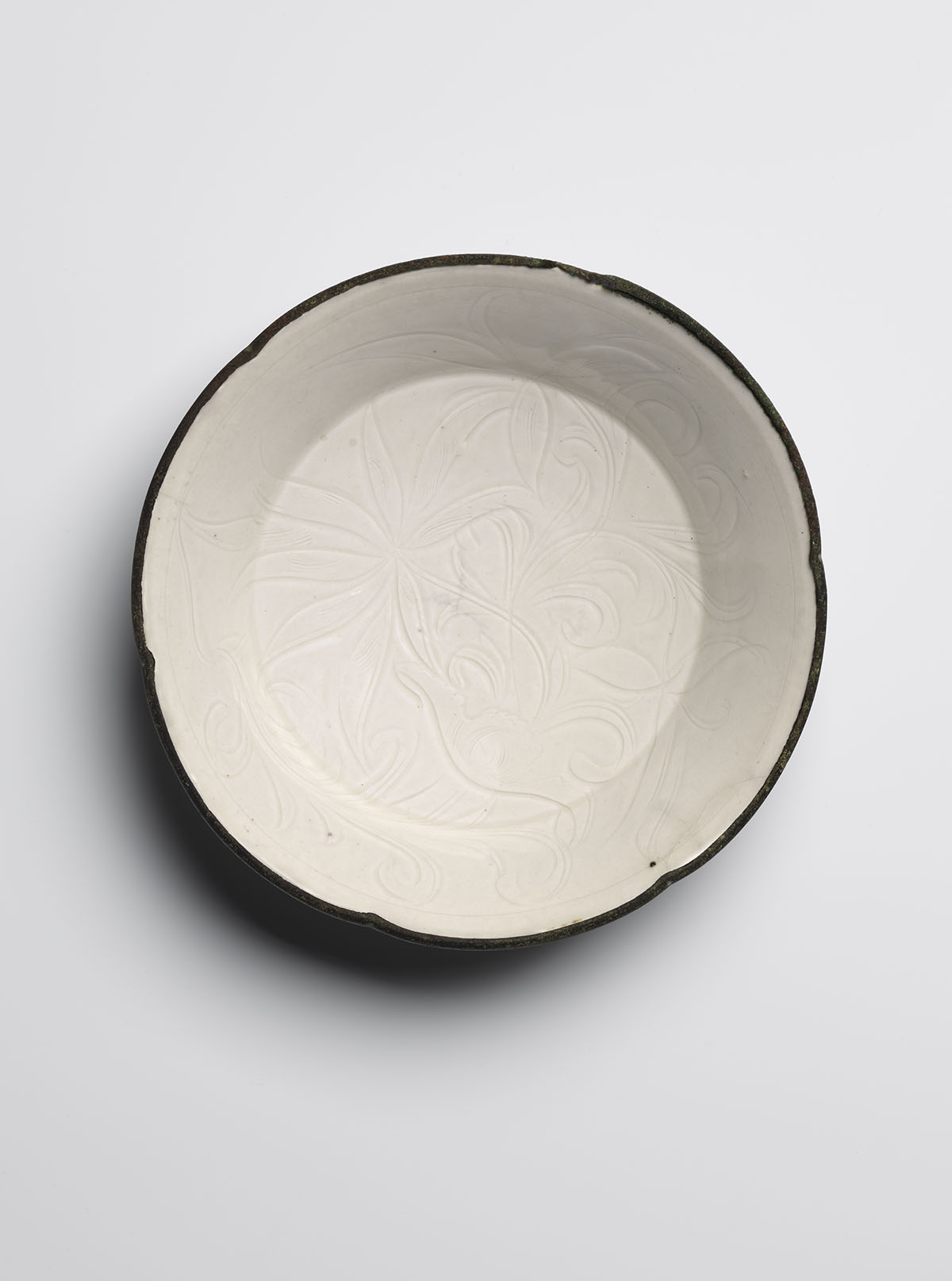 Glazed Porcellaneous Stoneware ‘Lotus’ Dish