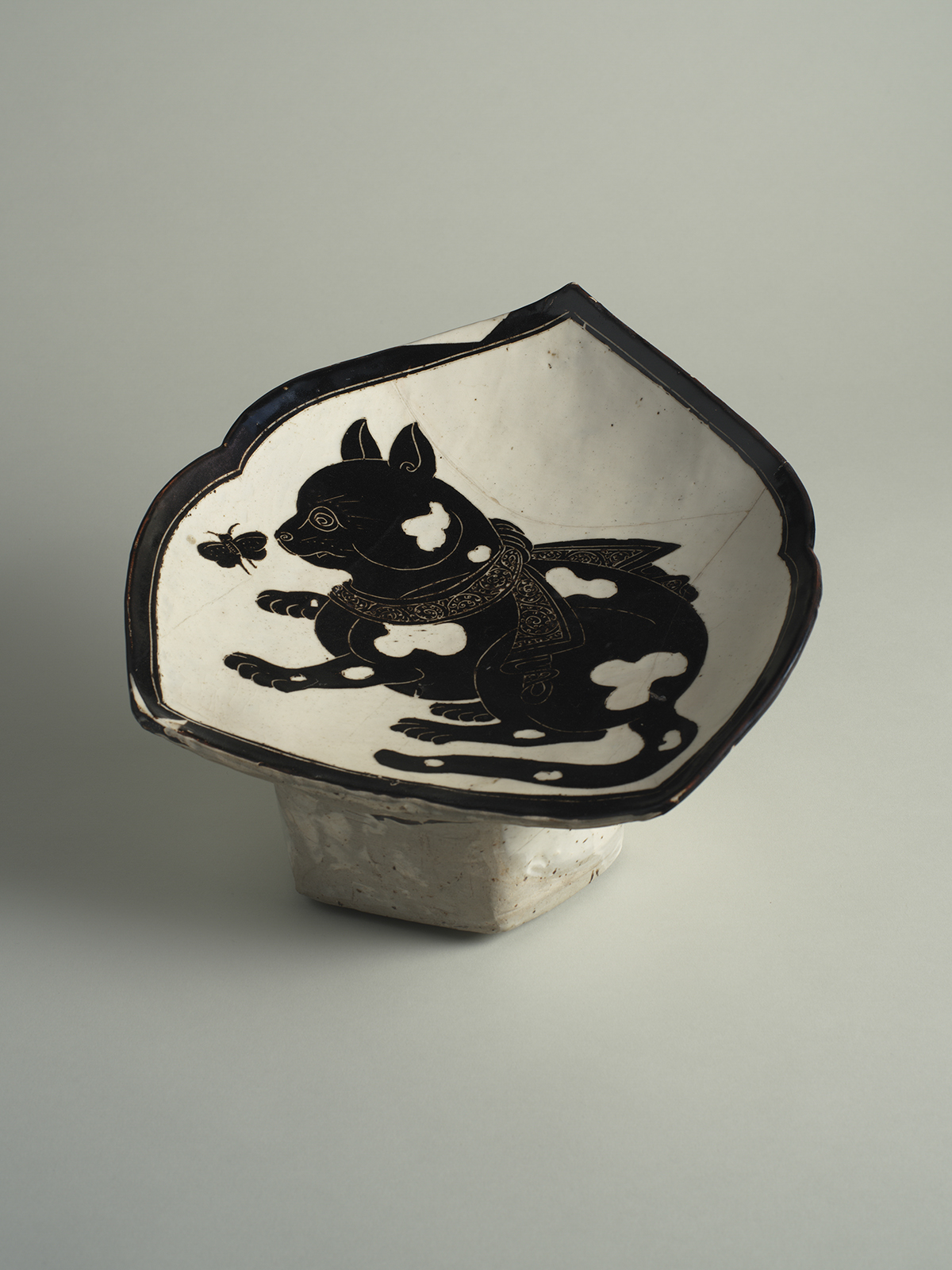 Chinese ceramics, lacquer and gold from the 12th to the 14th