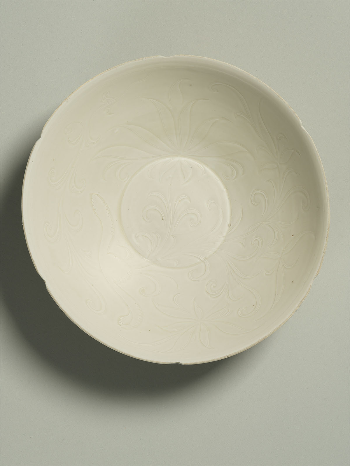 3. Large glazed porcellaneous stoneware bowl with carved decoration