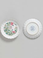 Pair of Famille Rose Chrysanthemum-shaped Porcelain Dishes