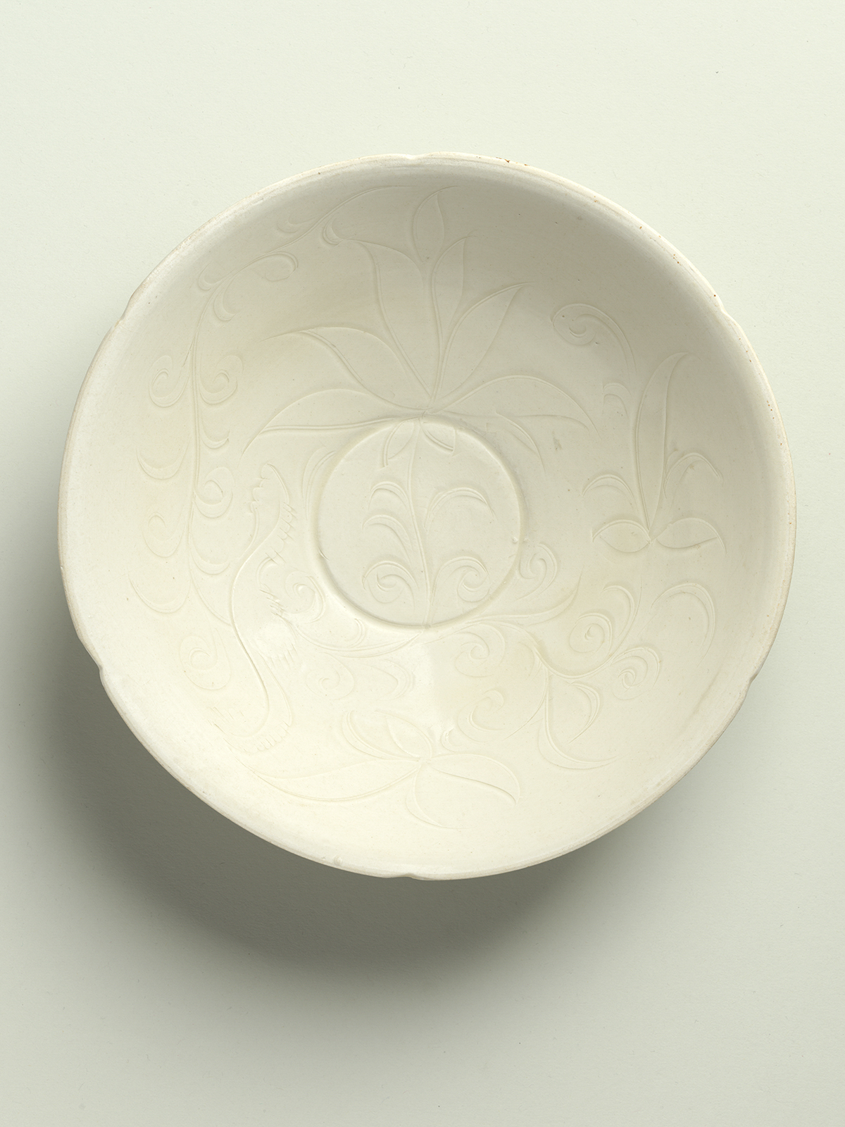 Chinese ceramics, lacquer and gold from the 12th to the 14th
