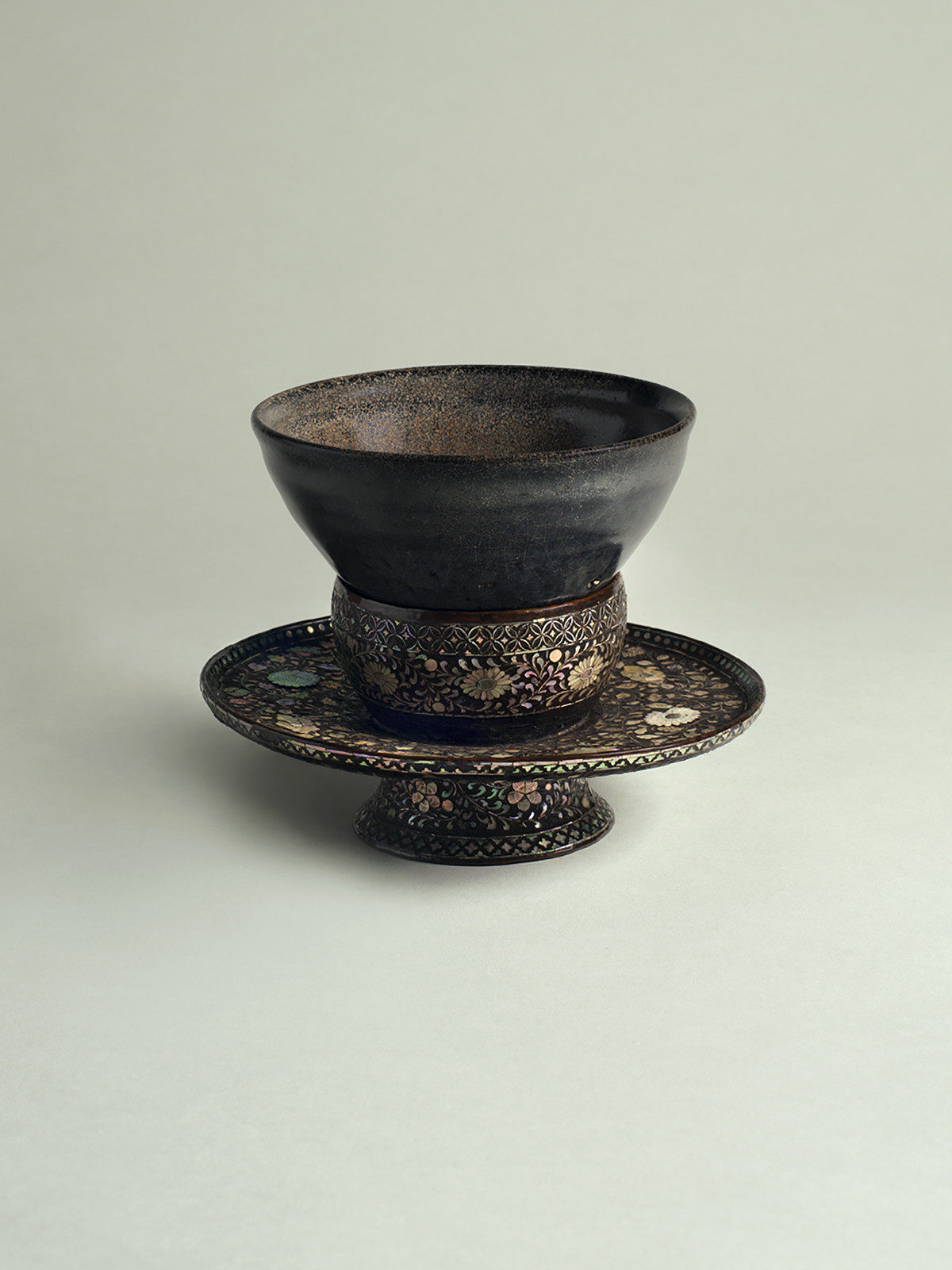 Chinese ceramics, lacquer and gold from the 12th to the 14th