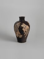 Black-glazed stoneware 'phoenix' vase (meiping)
